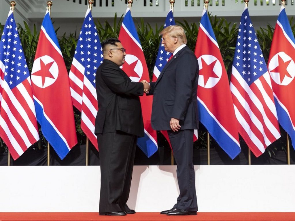 Sull'isola di Sentosa a Singapore storica stretta di mano tra il presidente americano Trump e il leader nordcoreano Kim Jong-un: “Relazione eccezionale, l'incontro è andato molto, molto bene”