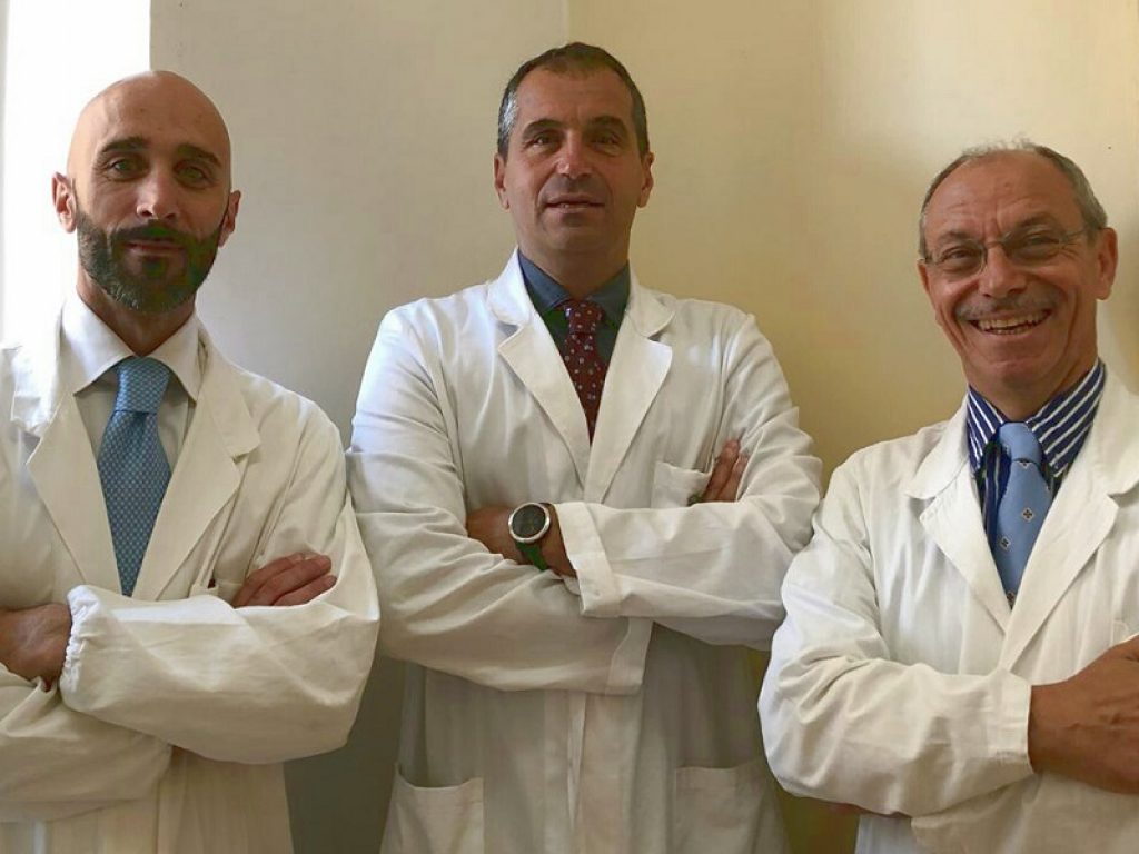 Microchirurgia: a Napoli si torna a sorridere. Ricostruita al computer e reimpiantata la mandibola di un 53enne colpito da tumore utilizzando l'osso della tibia