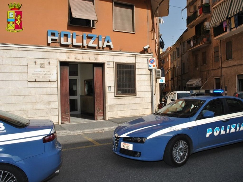 Si impossessano di 20mila euro con una truffa fingendosi parlamentare, segretario e impiegato di banca: tre romani scoperti dalla Polizia di Stato