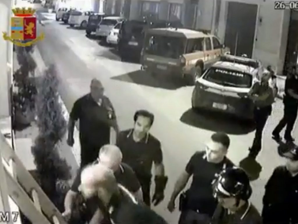 Ragusa: anziani chiusi a chiave nelle stanze e senza assistenza. La Polizia arresta il titolare: è accusato di abbandono di incapaci e maltrattamenti