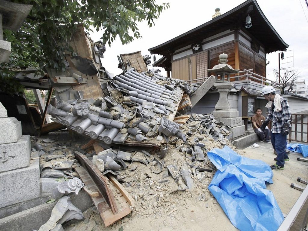 Trema il Giappone: almeno tre morti e oltre 200 feriti nella città di Osaka dopo una scossa di terremoto di magnitudo 6.1