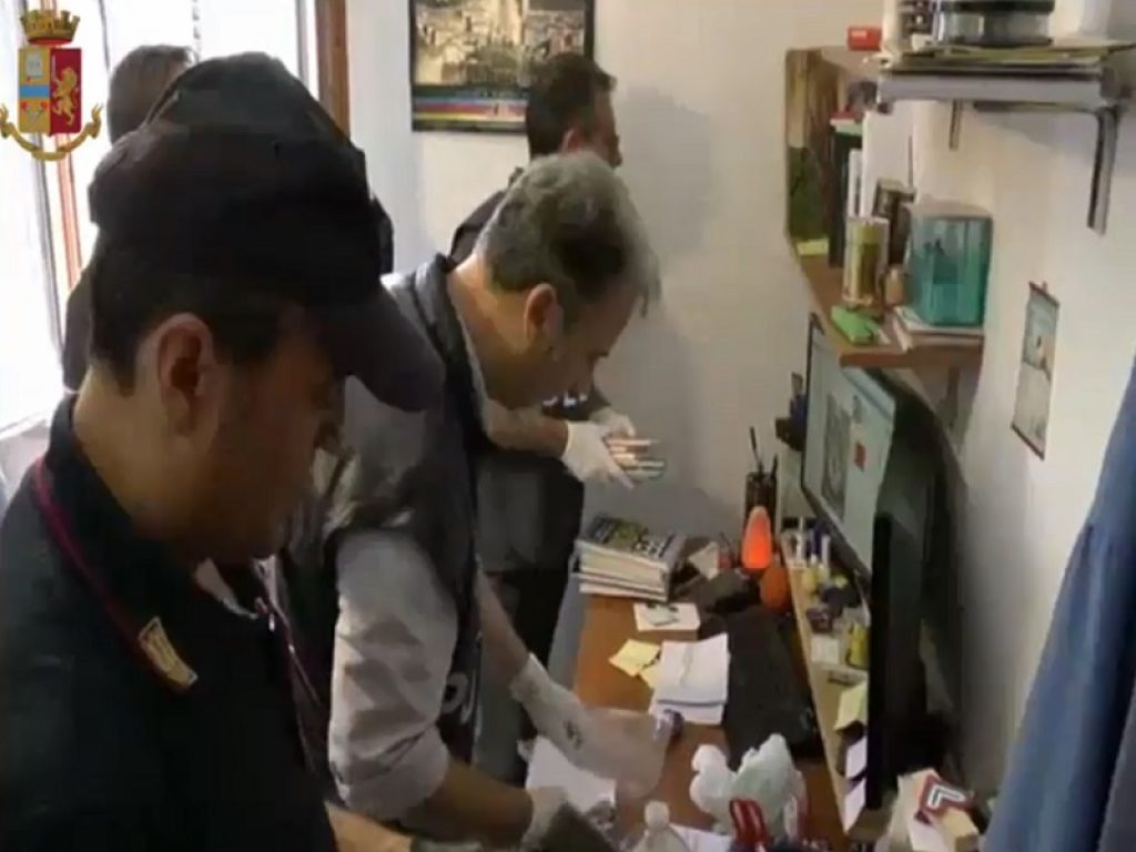 Ancona: in carcere un uomo malato di HIV. Sapeva di essere sieropositivo da anni ma continuava ad avere rapporti sessuali con le partner senza precauzioni