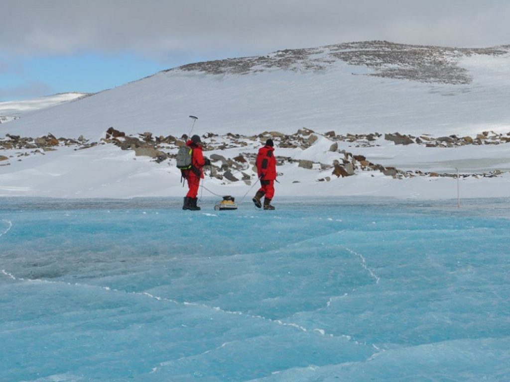 Una “traversa” sul plateau in Antartide per stimare l’aumento del livello dei mari: in uno dei posti più inospitali della Terra il progetto italo-francese