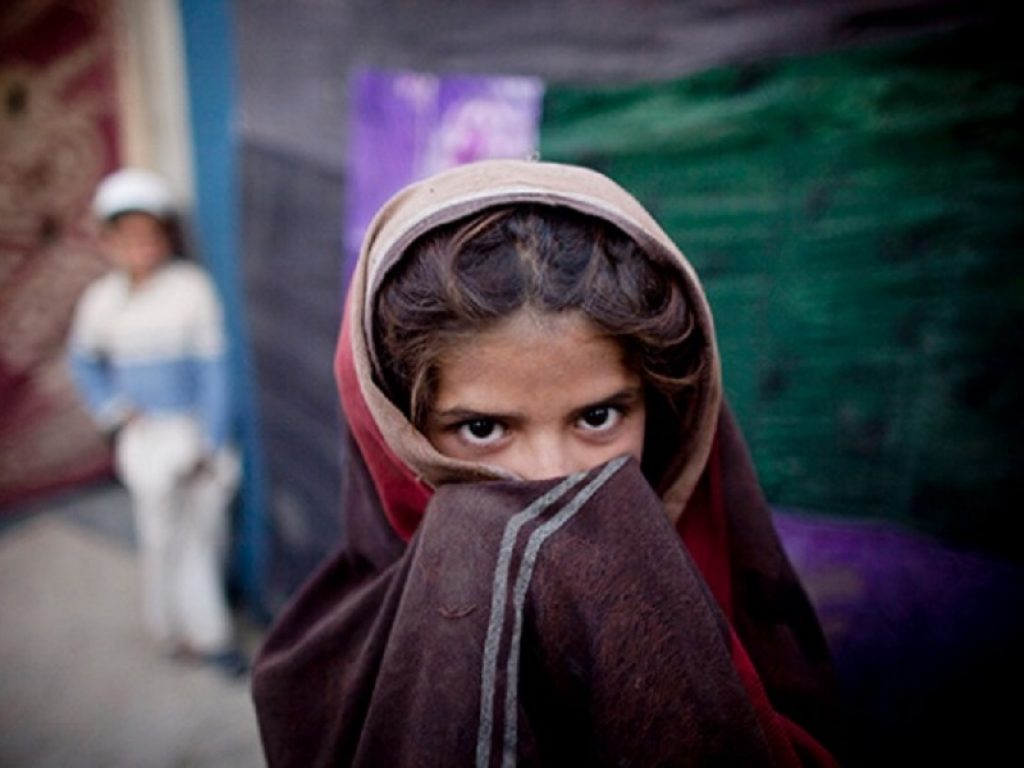 Afghanistan: nel 42% delle famiglie almeno un membro della famiglia si è sposato prima dei 18 anni, il 10% in meno in 5 anni. Lanciato 1° studio completo su matrimoni infantili
