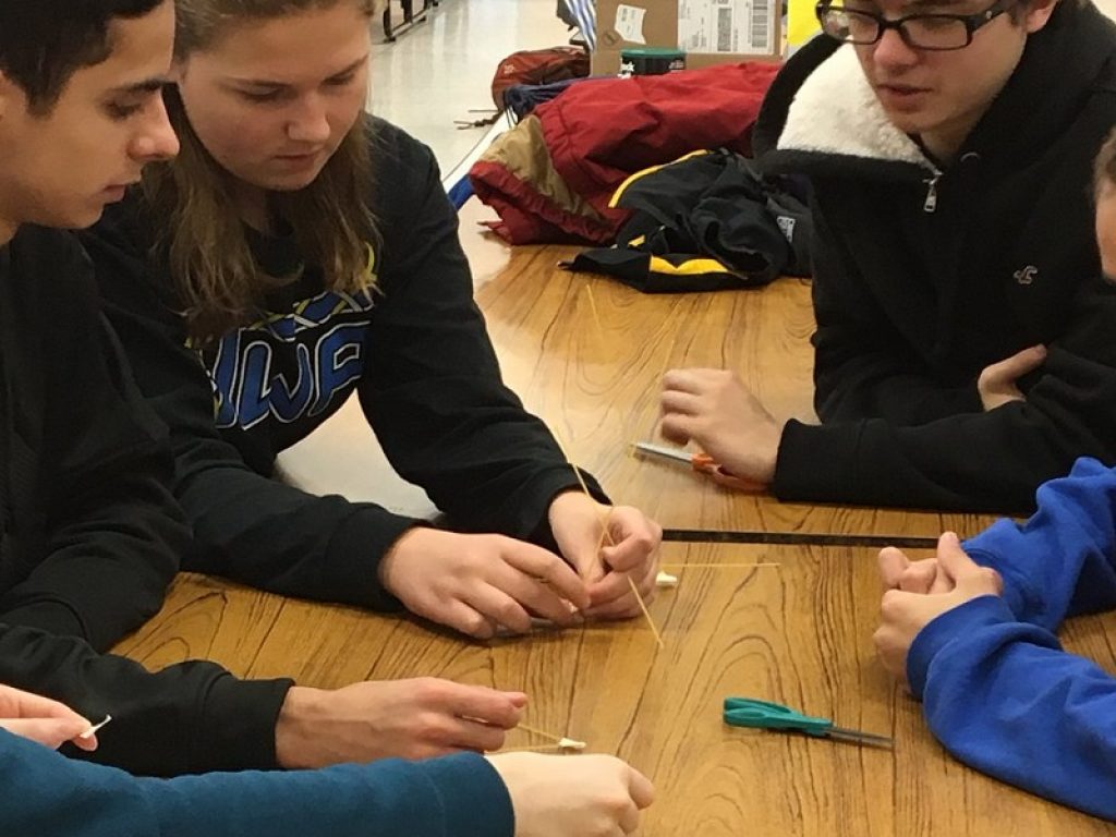 Olimpiadi Europee della Fisica: un argento, tre bronzi e una Menzione d’onore per gli studenti della squadra italiana