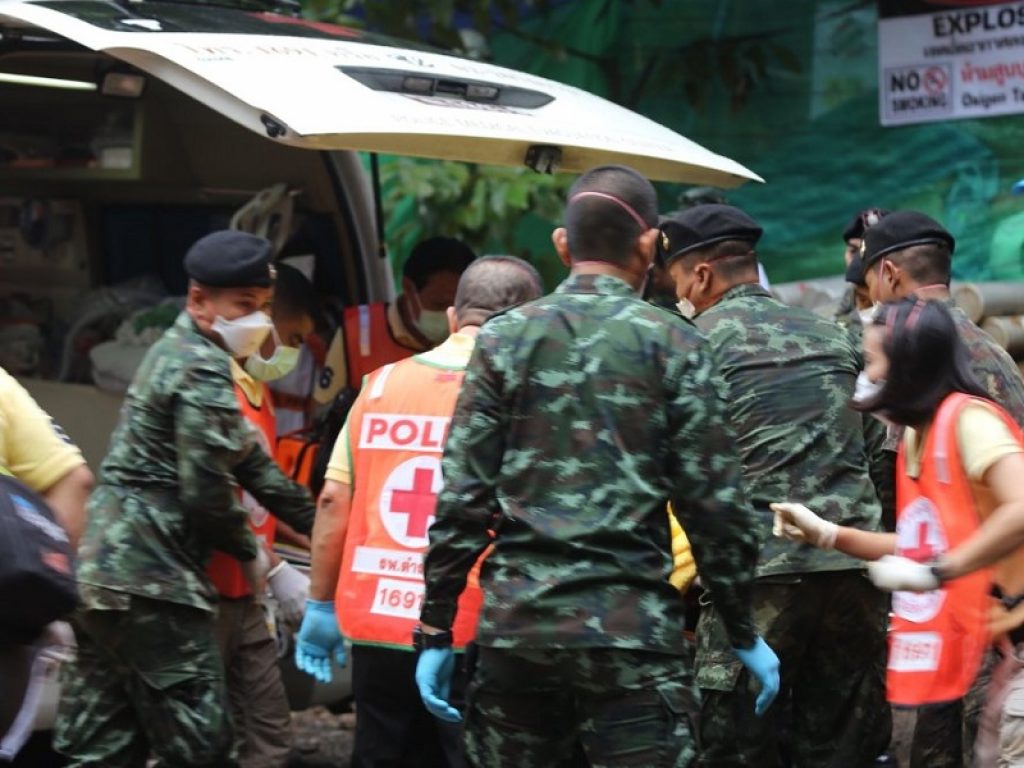 Otto dei giovani calciatori rimasti intrappolati nella grotta Tham Luang dal 23 giugno sono stati salvati dai soccorritori. Rinviate a domani le operazioni di salvataggio degli ultimi 4 ragazzi e dell'allenatore
