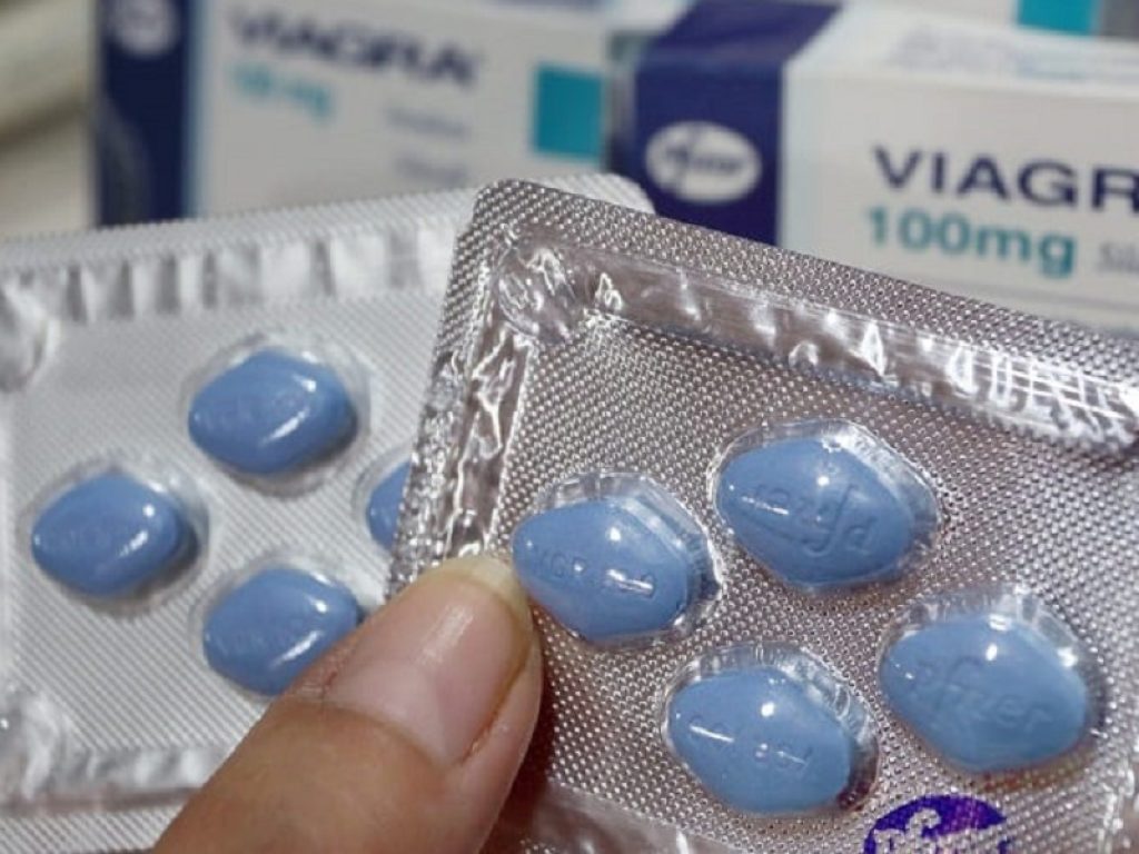 Boom di acquisti sul web di "pillole dell'amore". Ma esistono rimedi molto più sicuri per contrastare la disfunzione erettile, come spiegano gli esperti del Centro Medico Lazzaro Spallanzani