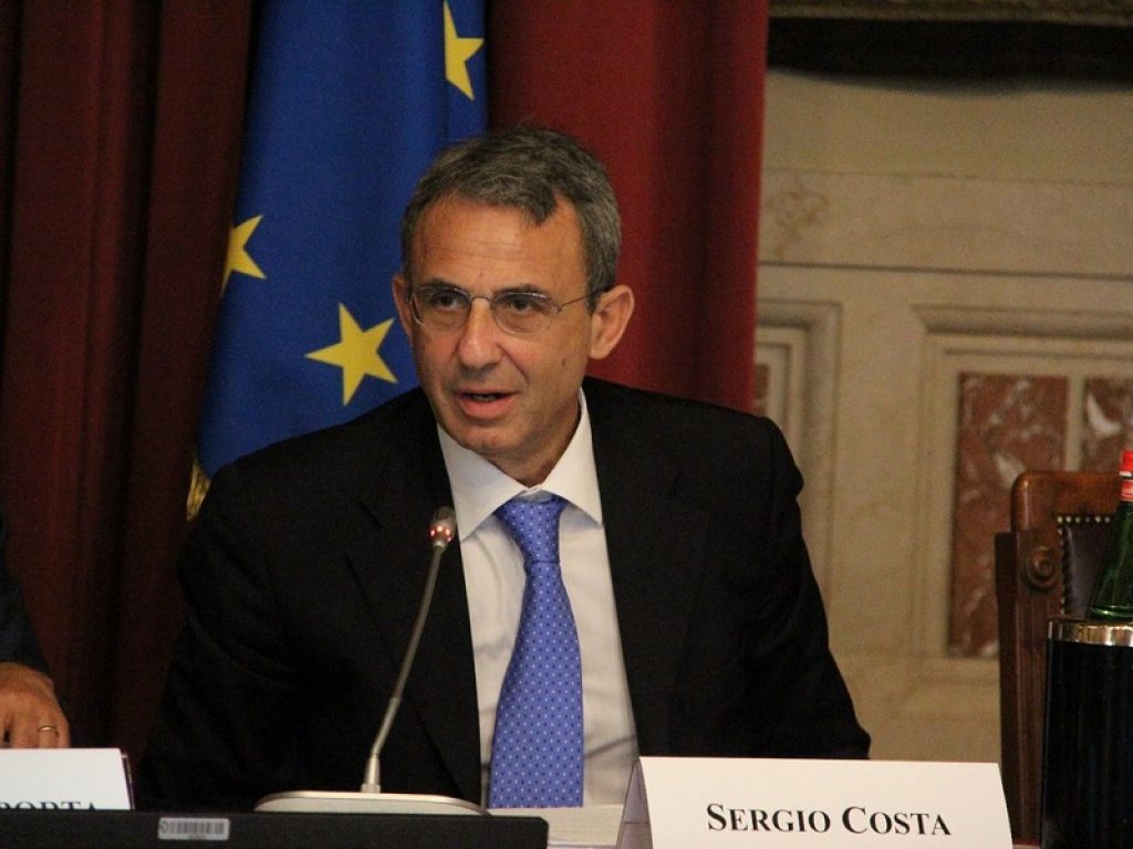 Addio alla plastica monouso al Ministero dell'Ambiente. Costa: "Insieme ce la possiamo fare, ognuno deve fare la propria parte"