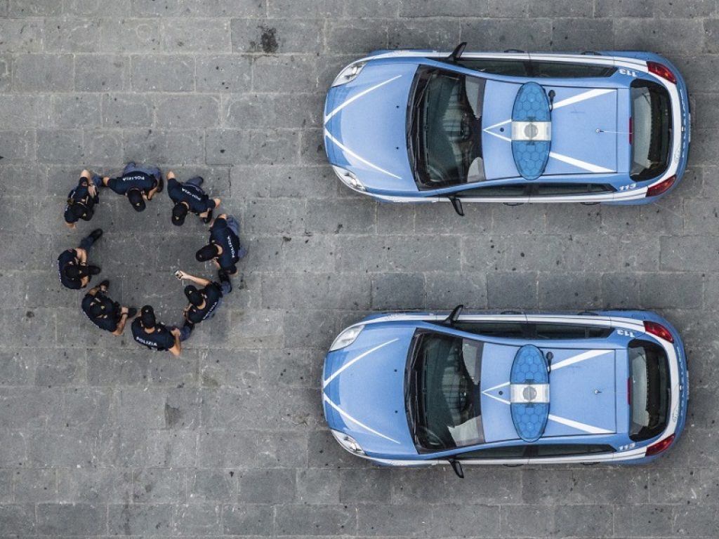 È possibile prenotare il calendario 2019 della Polizia di Stato da parete (costo 8 euro) e il calendario da tavolo (costo 6 euro) entro il 24 settembre