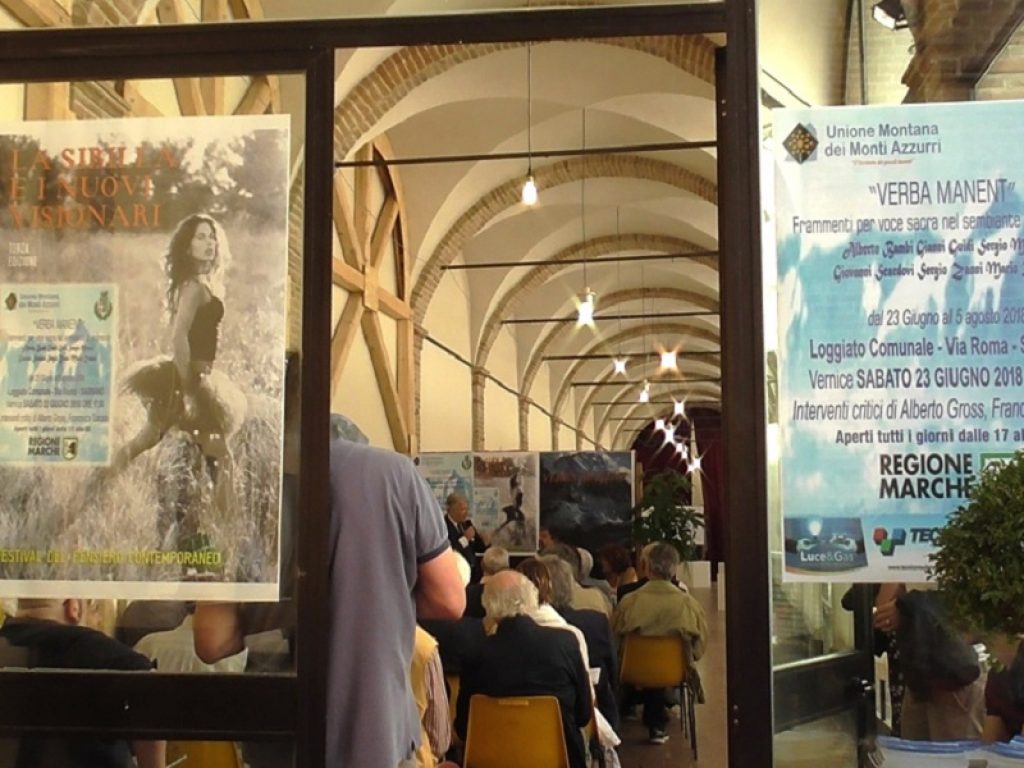 Dal 9 Agosto, ore 18,00, al 9 Settembre 2018 alla Chiesa della Madonna delle Grazie a Monte San Martino la mostra Verba Manent. Frammenti per voce sacra nel sembiante di un oracolo
