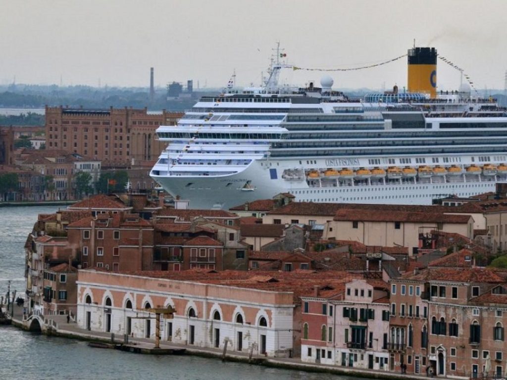 Grandi Navi, Franceschini: dal 1 agosto divieto di transito in Bacino di San Marco e Canale della Giudecca, dichiarati monumento nazionale