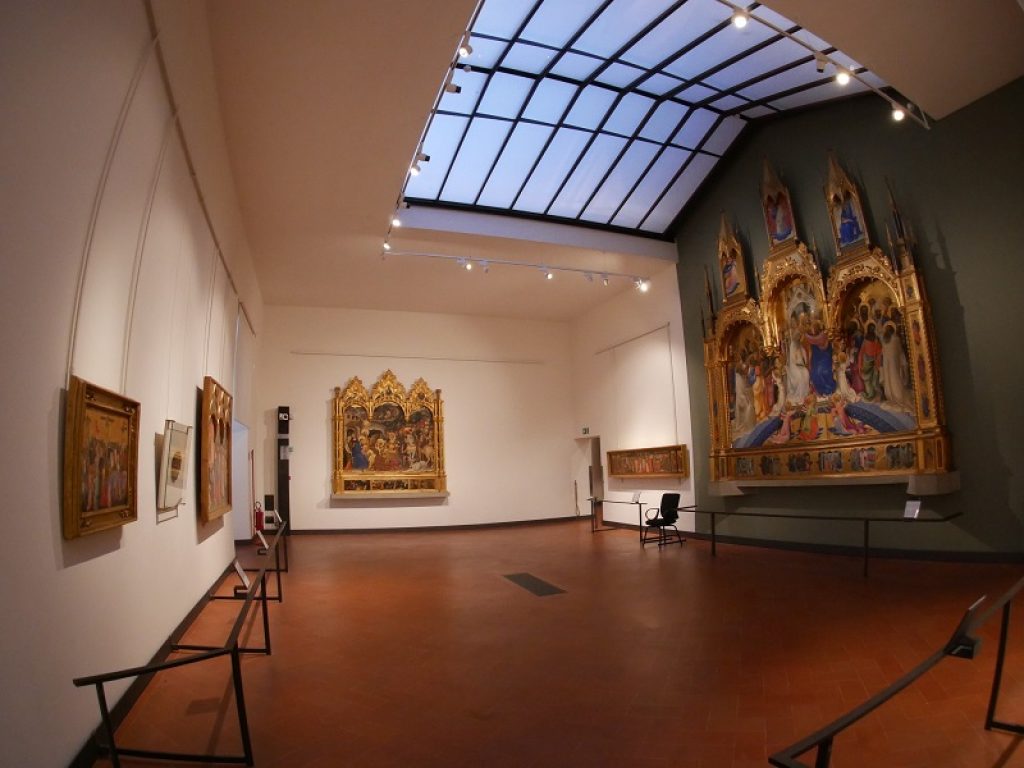 Nuovo allestimento delle sale 5 e 6 degli Uffizi che riporta le Adorazioni dei Magi di Gentile Da Fabriano e Lorenzo Monaco una accanto all’altra