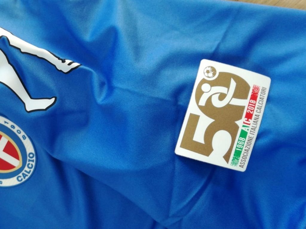 Nel fine settimana i calciatori indosseranno, sulle maglie ufficiali da gioco, una patch celebrativa con il logo AIC 50esimo