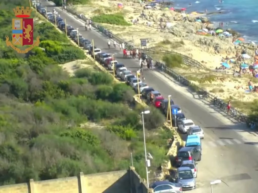 Operazione della Polizia di Stato nelle zone della movida del Salento: 17 spacciatori in manette. Droga nascosta anche in buche scavate in pineta