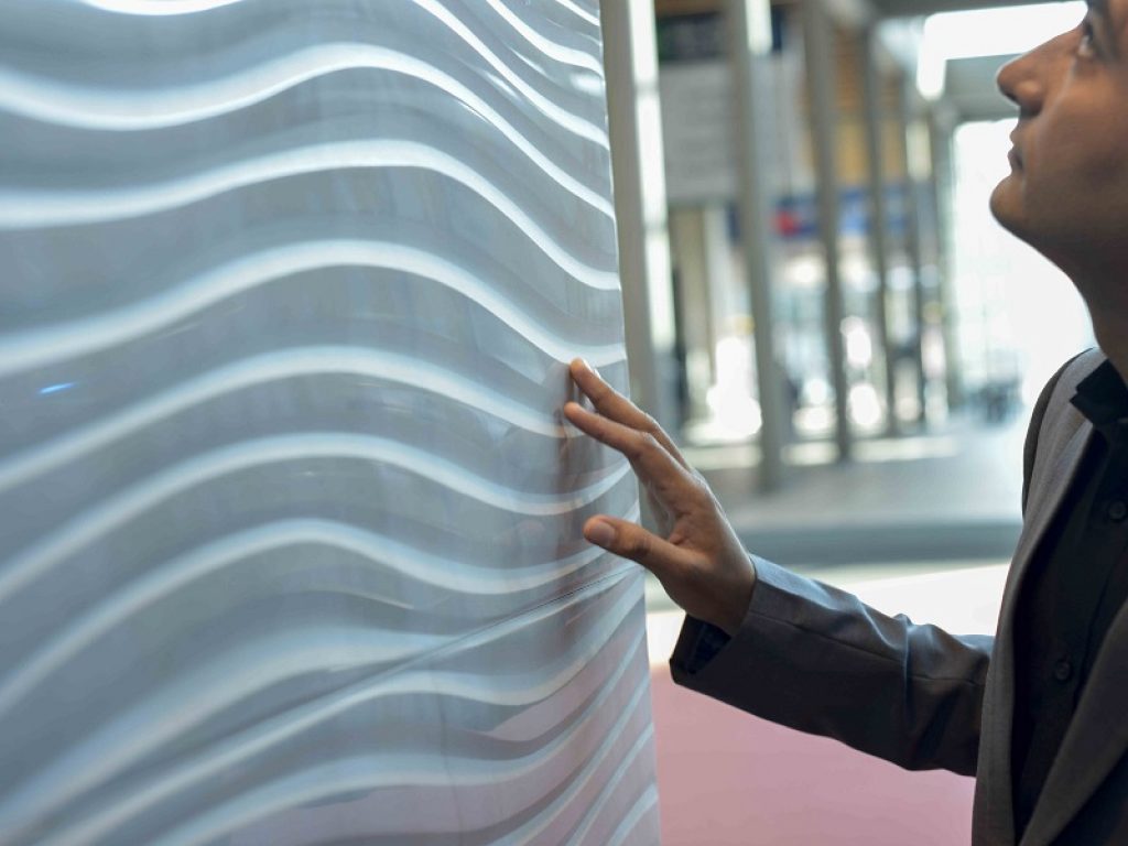 Fino al 7 ottobre al Museo Internazionale delle Ceramiche a Faenza “sfilano” sei marchi famosi della produzione di superfici in abbinamento con il top del design internazionale