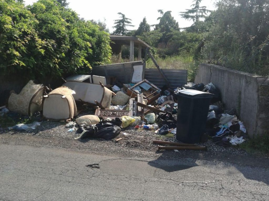 Quadrante Est di Roma come una nuova Terra dei Fuochi. Adesso i Gruppi di Ricerca Ecologica hanno provato a quantificare il fenomeno dei rifiuti, e i risultati sono inquietanti: nei Municipi III, IV, V, VI e VII sono stati infatti individuati ben 122 siti