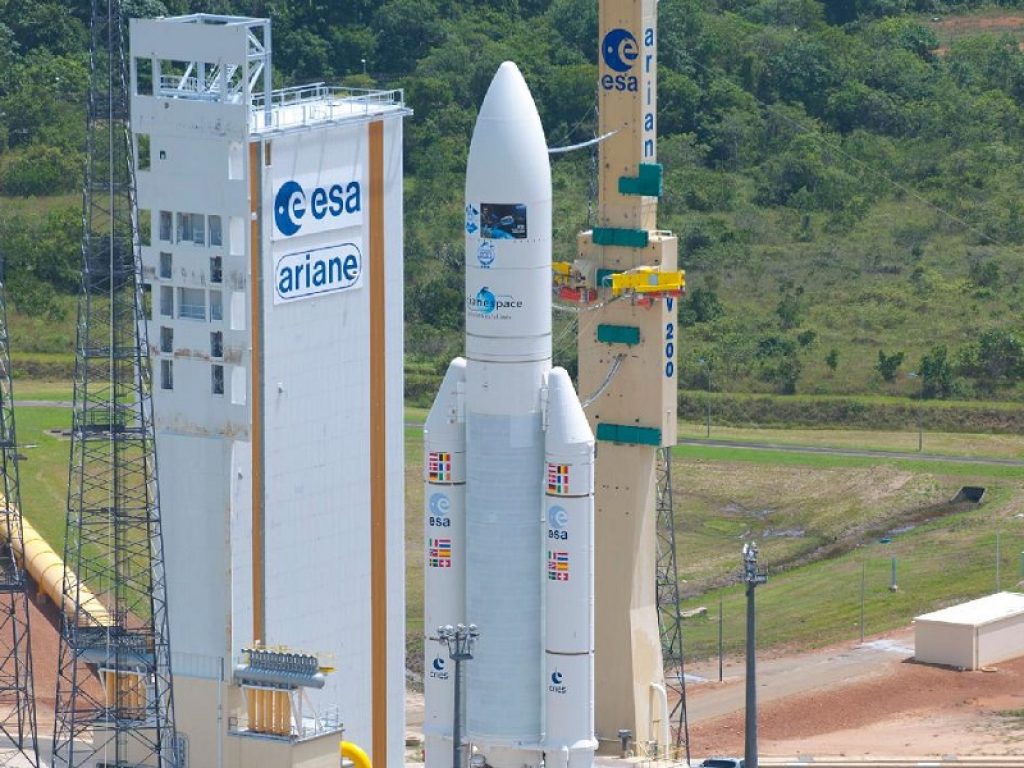 Il lanciatore europeo Ariane 5 ha raggiunto il traguardo del centesimo lancio mettendo in orbita due satelliti per le telecomunicazioni
