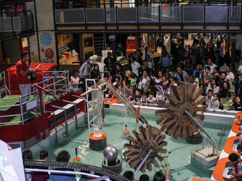 Dallo scudo spaziale al tweet dall’interno del pianeta Terra, per parlare di magnetosfera, terremoti e vulcani: le iniziative organizzate dall'INGV in occasione della Notte Europea dei Ricercatori e della Notte Europea dei Vulcani