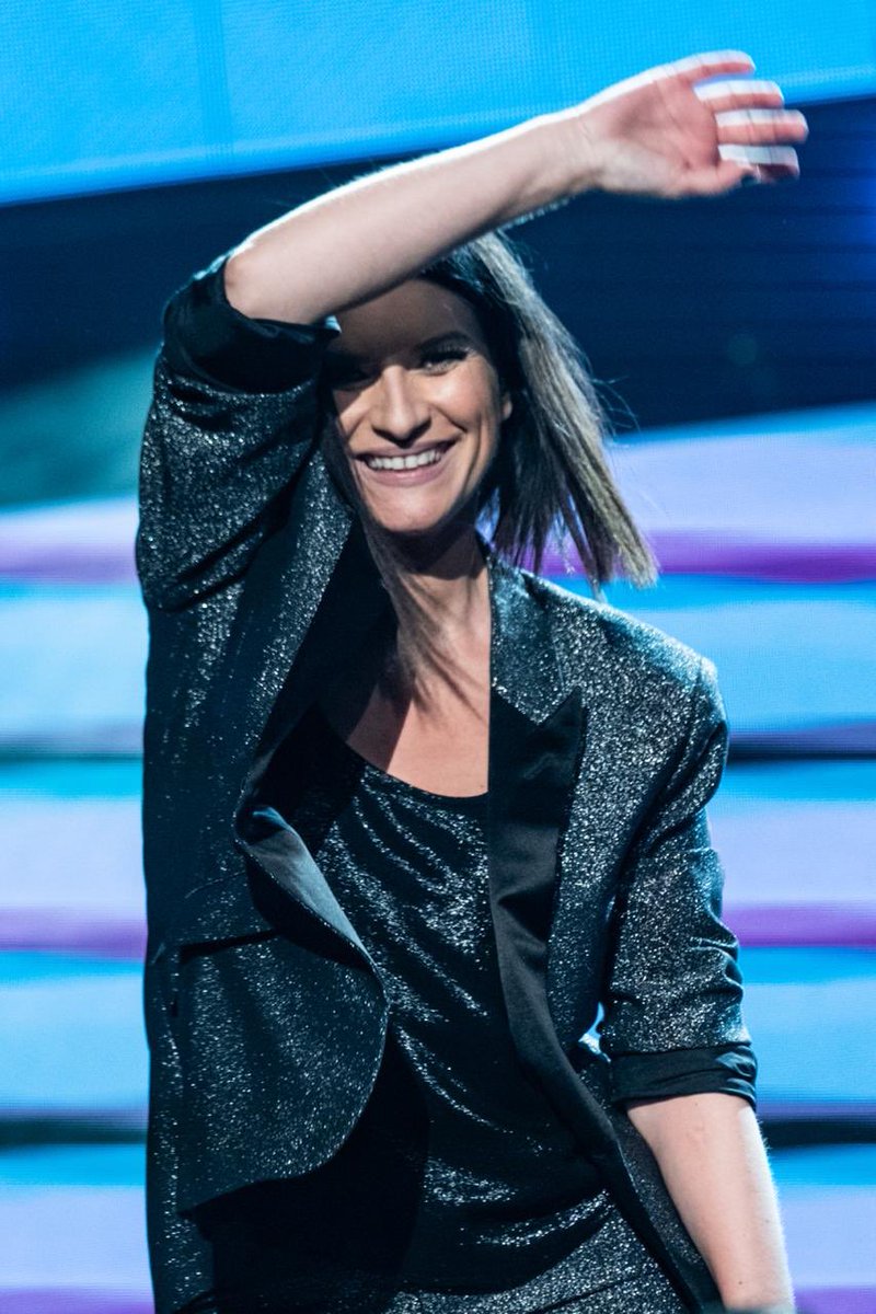 Laura Pausini dal palco del concerto al Forum di Assago insulta un ex amica. Codacons: "Gesto di cattivo gusto, si scusi con il pubblico"