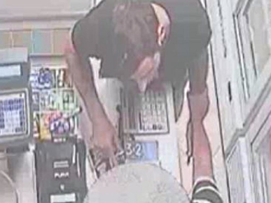 Quattro colpi messi a segno a Milano: la Polizia individua e arresta rapinatore seriale. Agiva sempre a volto scoperto e aggrediva gestori minacciandoli con un grosso coltello