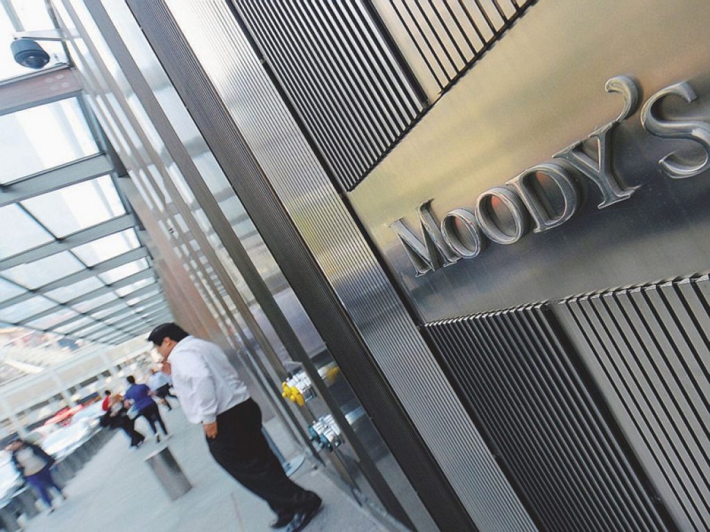 L'agenzia di rating Moody's declassa l'Italia dopo la manovra. Il Codacons in Procura: "Atto a rischio illegittimità e che desta sospetti"