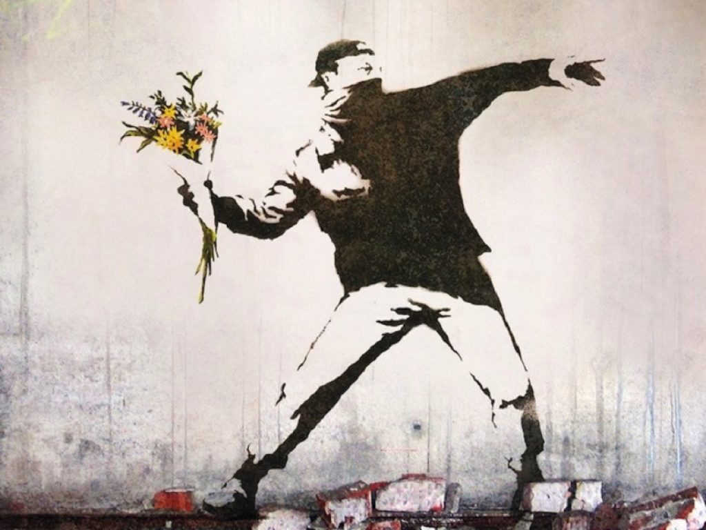 Banksy esiste in maniera dirompente attraverso le sue opere di inaudita potenza etica, evocativa e mediatica