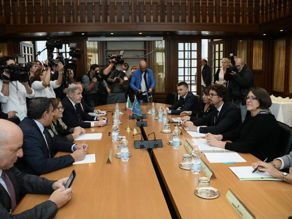 Il Ministro delle Infrastrutture Toninelli e la Commissaria dell'Unione europea hanno parlato delle iniziative avviate a seguito del crollo del ponte Morandi a Genova