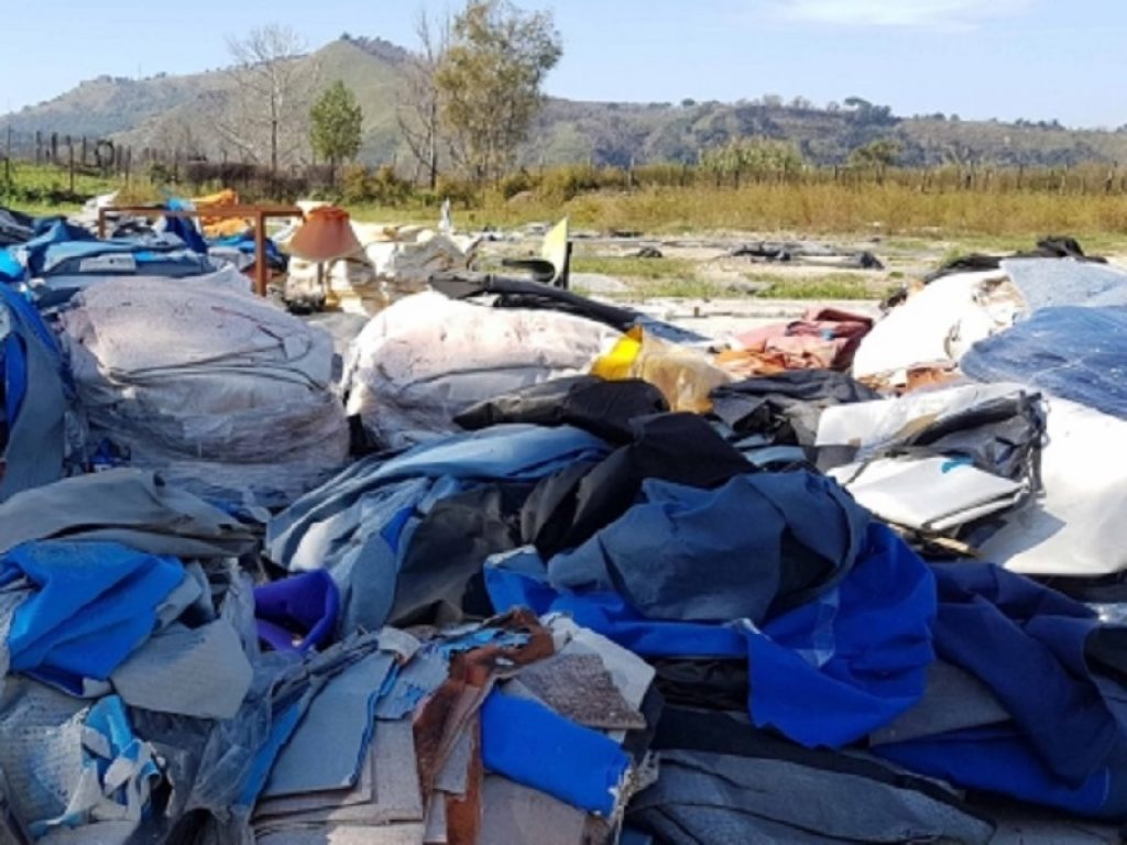 A Pozzuoli i Carabinieri del NOE hanno sequestrato un terreno adibito a discarica abusiva