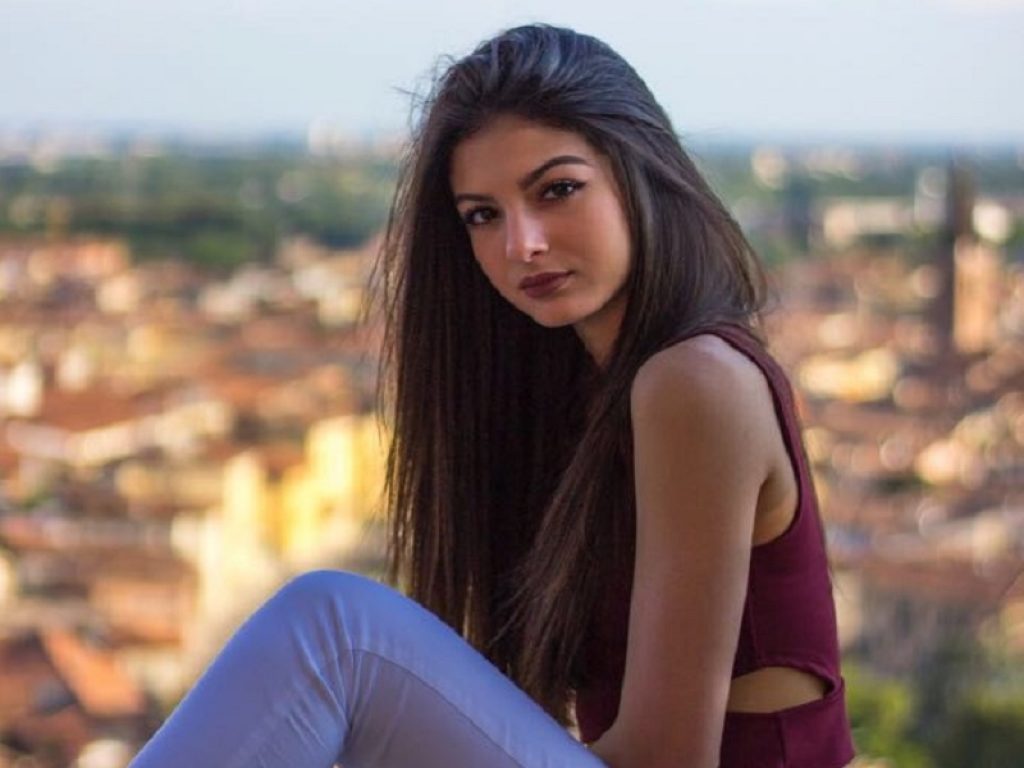 Elisa Maino, la giovane star di Musical.ly fa tappa a Milano, Bologna, Roma e Bari per l’uscita del docufilm tratto dal suo romanzo. Per l’occasione The Space Cinema e Notorious Pictures lanciano il concorso “MEET & GREET ELISA MAINO”