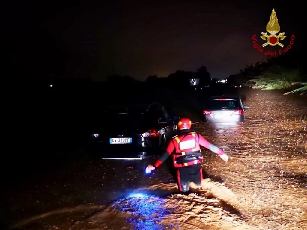 La Coldiretti invita la regione Calabria ad operare sugli interventi più urgenti dopo l'ondata di maltempo. Tre morti, decina di feriti, mille evacuati, strade distrutte. Una regione nella morsa della catastrofe