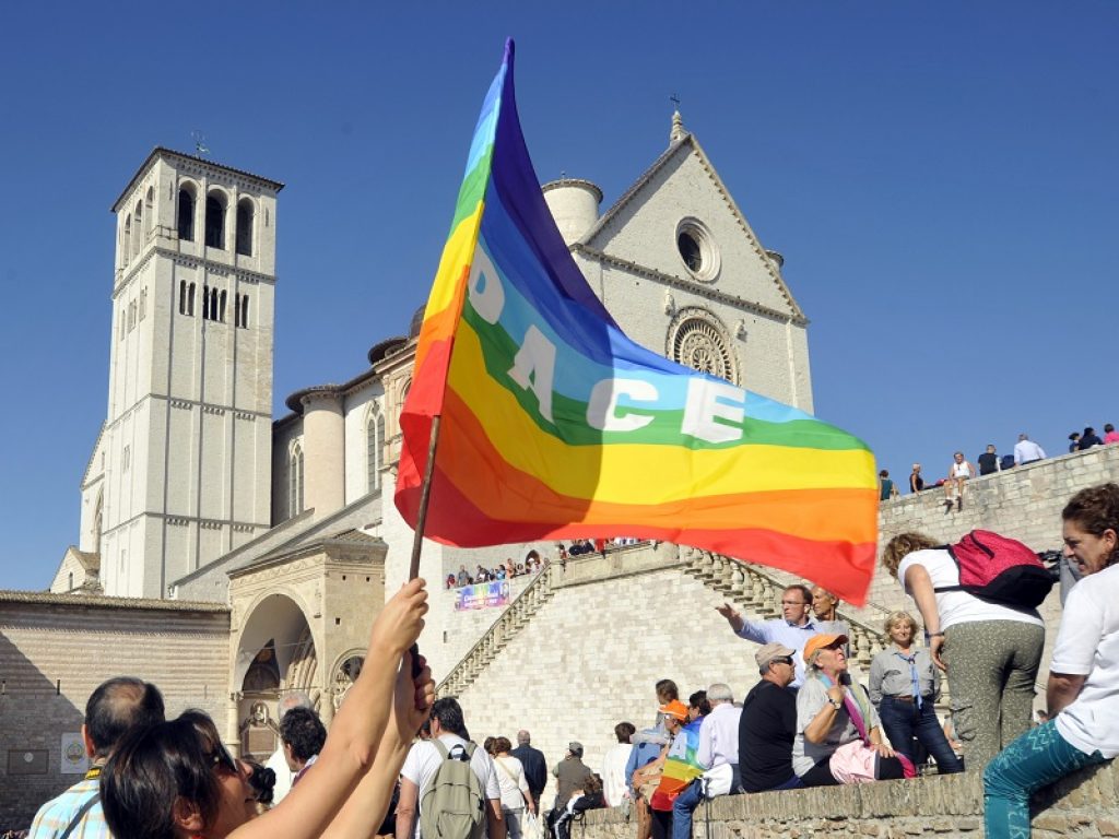 Domenica 7 ottobre due treni straordinari in partenza dalla stazione di Assisi alle 16.55 ed alle 18.14: 800 posti in più a disposizione dei partecipanti alla Marcia della Pace