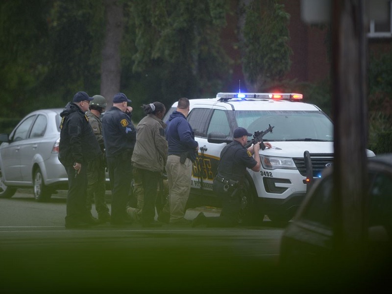 Aggressione antisemita nella sinagoga di Pittsburgh: la polizia ha bloccato l'autore della sparatoria che ha causato almeno 8 morti e diversi feriti