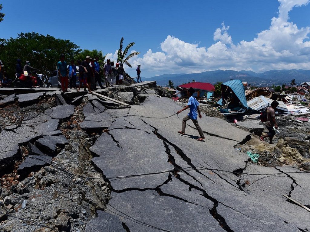 UNICEF lancia l'allarme per il Sulawesi centrale dopo il terremoto e lo tsunami: ancora troppi minori e comunità tagliati fuori dall'assistenza umanitaria 