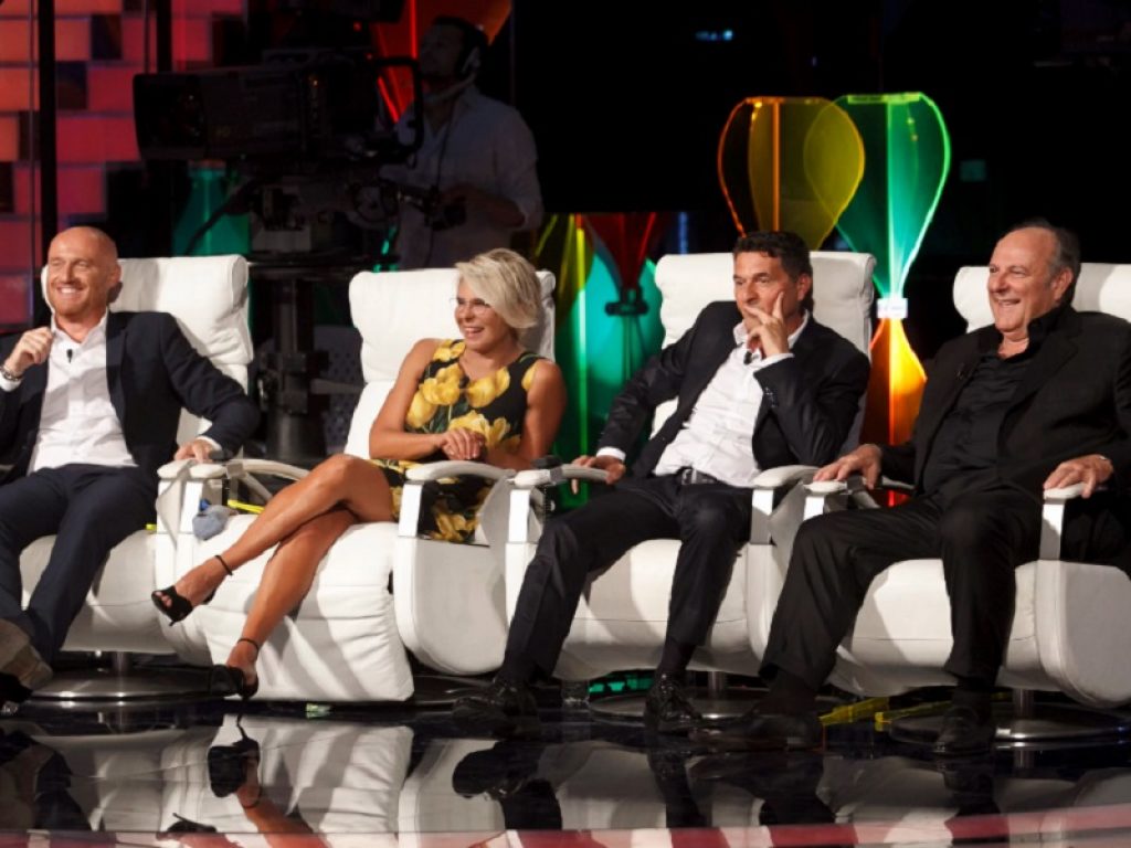 L'associazione dei consumatori, presente alla registrazione del programma Tu si que vales, smentisce ipotetici atti di bullismo da parte di Maria De Filippi nei confronti di due concorrenti