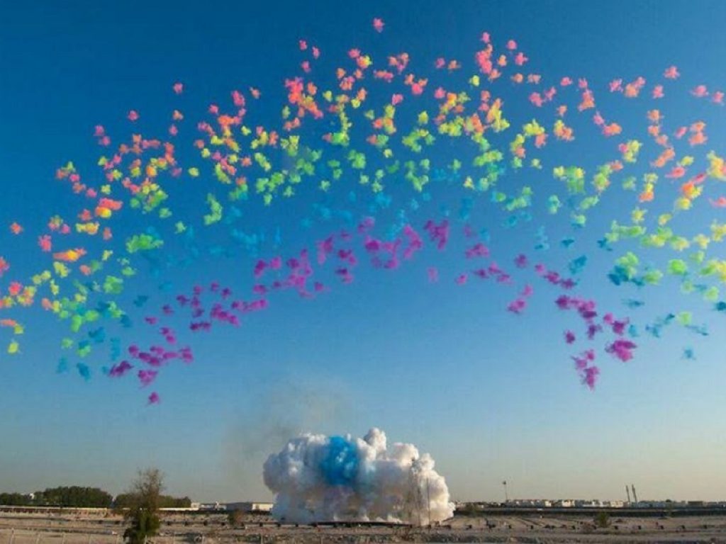 Domani a Firenze l’artista contemporaneo Cai Guo-Qiang esegue City of Flowers in the Sky, un’esplosione di fuochi d’artificio diurni 