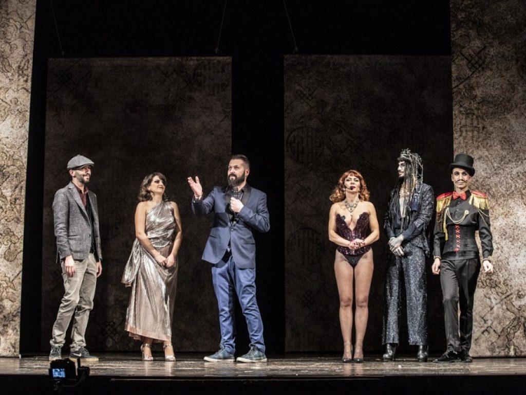 Si è chiusa al Parioli Theatre Club la prima edizione del Caput Mundi International Burlesque Award: trionfa la giovane romana Daisy Ciotti