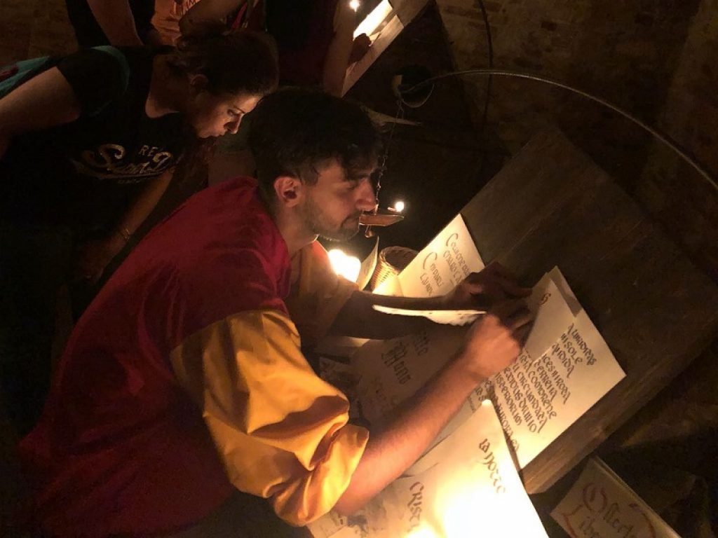 Boom di prenotazioni per il Museo degli Amanuensi di Ragogna: 30mila visitatori in 5 anni, l'esperienza dell'antico scriptorium medievale si afferma anche come attrazione turistica