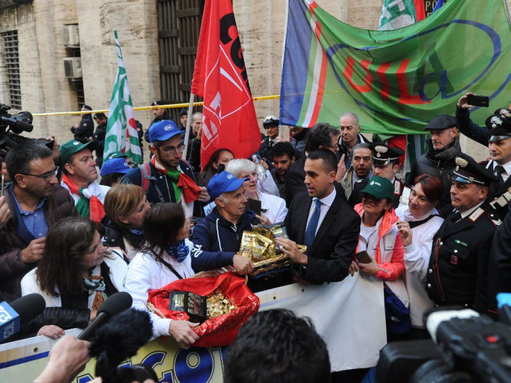 Il vicepremier e Ministro dello Sviluppo Economico Luigi Di Maio ha incontrato oggi i lavoratori della Pernigotti scesi in piazza a Roma