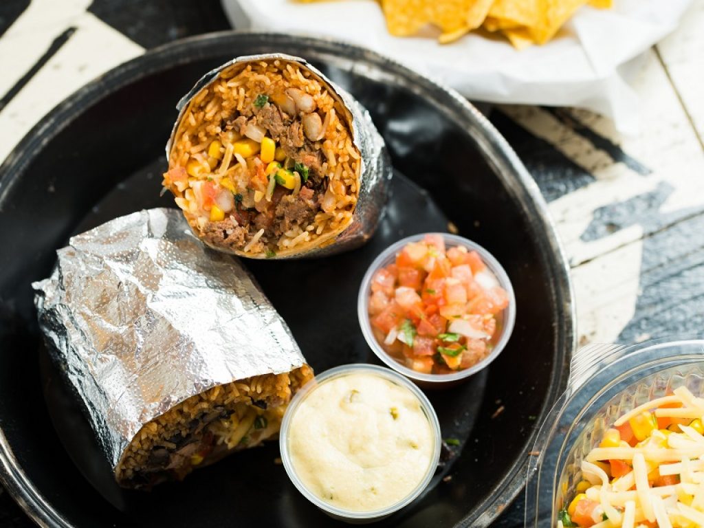 Deliveroo rivela i 100 piatti più ordinati nel mondo nel corso del 2018: in testa il Pad Thai seguito da Cheeseburger, Sushi Lovers Poke Bowl e Burrito