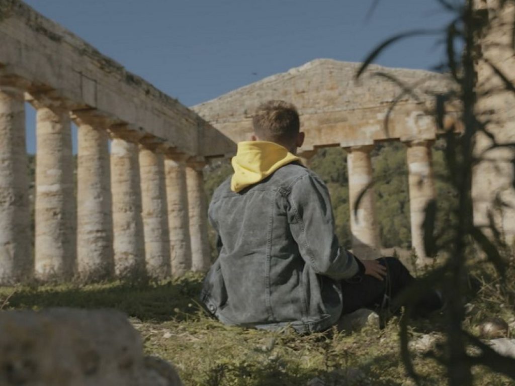 Il videogame Assassin’s Creed e il rapper più amato dai “Centennials” Rkomi, hanno dato vita ad un progetto multi-entertainment rivoluzionario per promuovere la grande ricchezza italiana con un video musicale ambientato tra le bellezze di Segesta