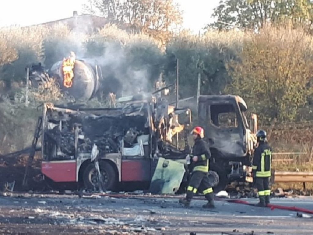 Dopo la tragica esplosione in un distributore sulla via Salaria nel Reatino i sindacati dei Vigili del fuoco chiedono un piano per la sicurezza sul lavoro