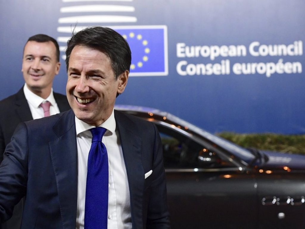 Via libera definitivo della Camera alla manovra: le reazioni della politica con Di Maio e Salvini che esultano mentre le opposizioni attaccano l'esecutivo gialloverde