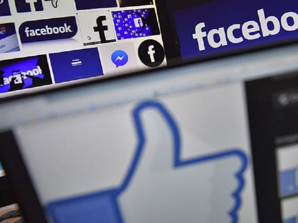 L'annuncio di Zuckerberg, nel news feed di Facebook saranno ridotti i contenuti politici: "Vogliamo scoraggiare conversazioni divise"
