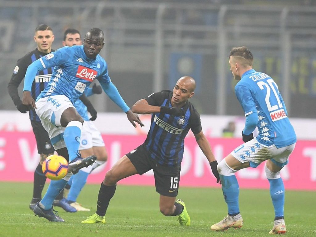 Il Codacons interviene dopo le polemiche scatenate dai cori razzisti contro il difensore del Napoli Koulibaly a San Siro in occasione del match con l'Inter