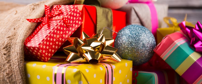 Regali di Natale: non tutti saranno azzeccati e graditi, e una parte dei doni scambiati durante le festività finirà nel girone del “riciclo”
