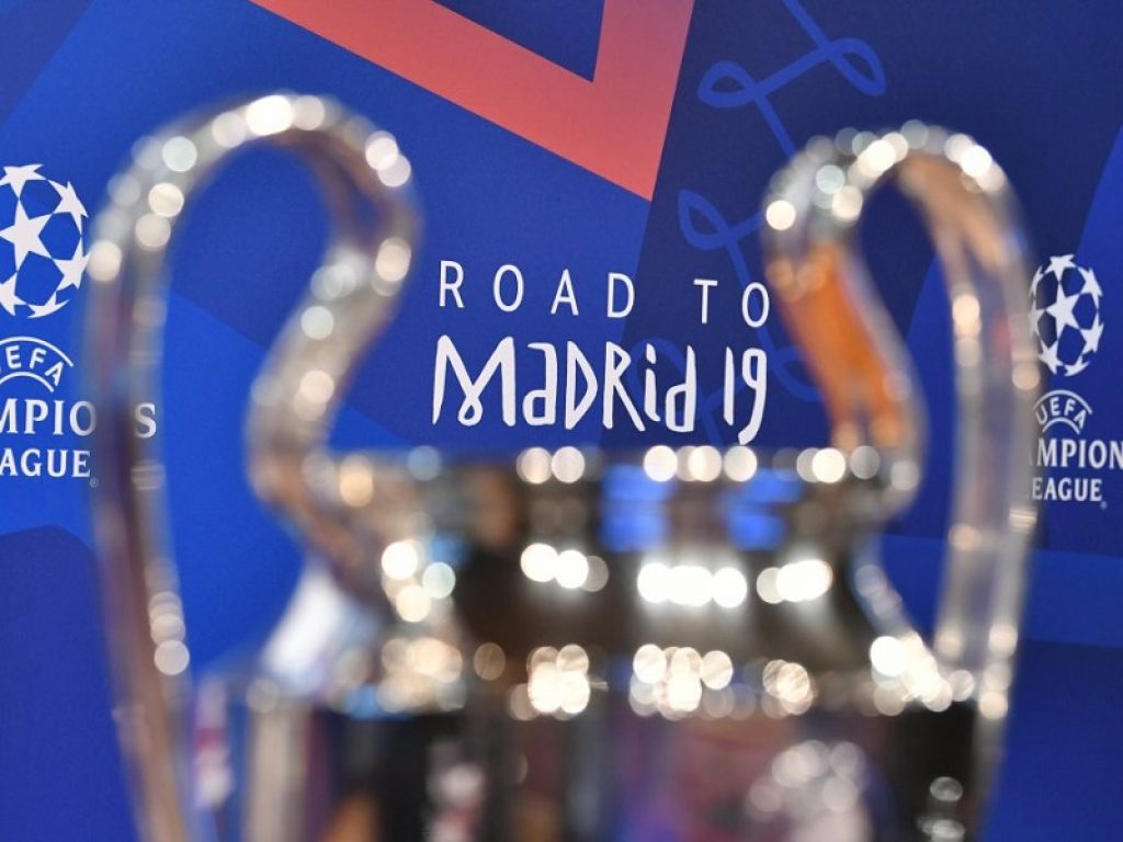 Sorteggiati gli ottavi di finale di Champions League: la Juventus affronterà l'Atletico Madrid di Simeone, la Roma il Porto. Europa League: la Lazio trova il Siviglia