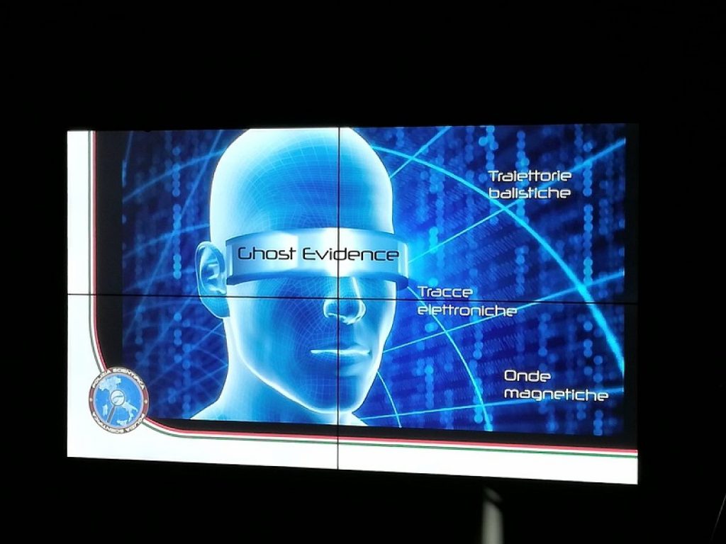Presentato il teatro virtuale 3D in dotazione alla Polizia Scientifica: aiuterà a rivivere i momenti del crimine insieme alle evidenze scientifiche del sopralluogo (impronte, traiettorie balistiche, tracce genetiche)
