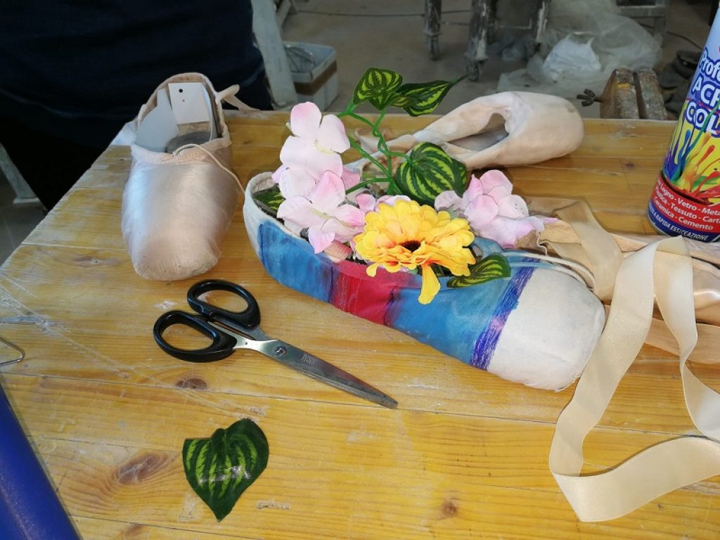 Danzainfiera 2019 ospita l'Accademia di Belle Arti di Firenze per un progetto artistico che vede protagonista la danza: 25 opere d'arte realizzate con 880 scarpette da ballo