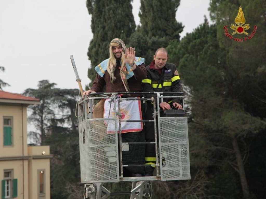 Il 6 gennaio in Piazza della Signoria a Firenze la Befana dei Vigili del fuoco incontra l'arte e moltiplica la solidarietà 