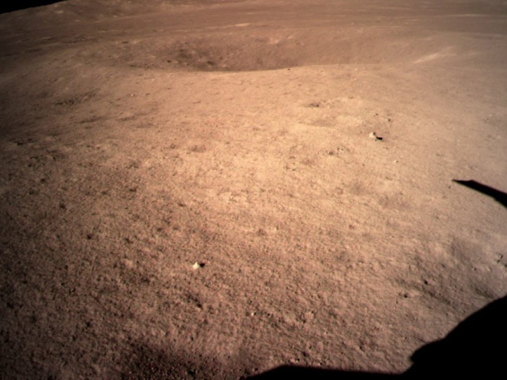 50 anni dopo l'Apollo 11 l'uomo stabilisce un nuovo record nella conquista dello spazio: la sonda Chang'e-4 è atterrata "con successo" sulla faccia nascosta della Luna